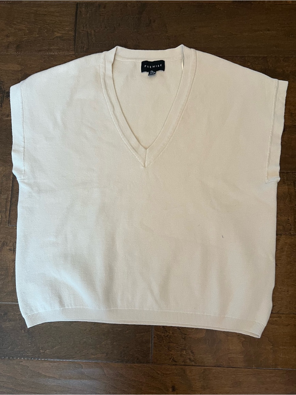 Premise Women’s V-Neck Short Sleeve Sweater Vest in Ivory